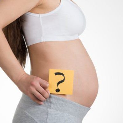 Gestante com dúvida sobre alimentação na gravidez