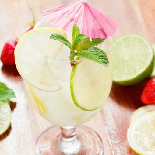 Coquetel de frutas sem álcool